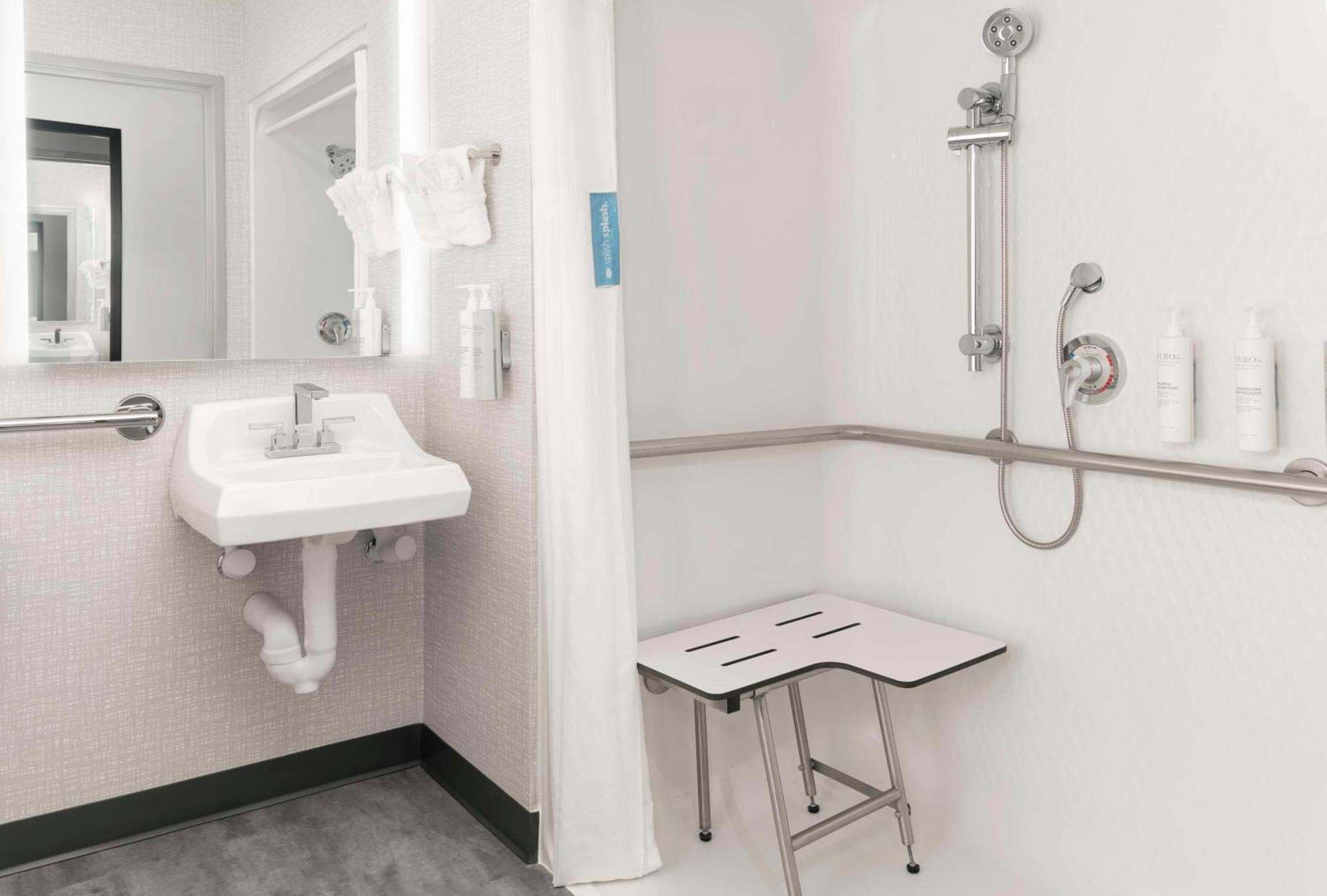 Hampton Inn Олейте Екстер'єр фото